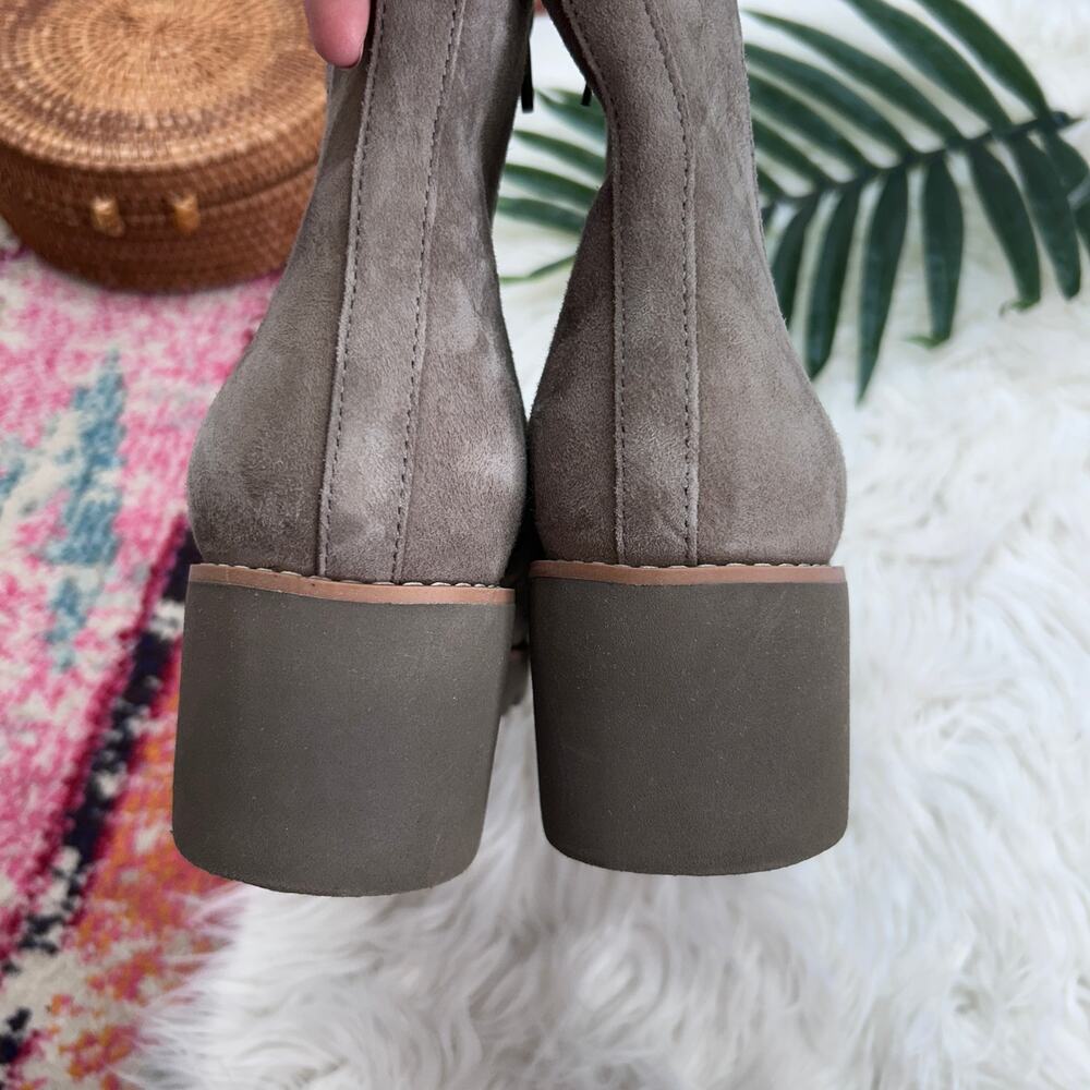 $180 Vionic Aria Chelsea Booties 8.5 Gray Suede Leather Ankle Boot Wedge - Picture 7 of 9